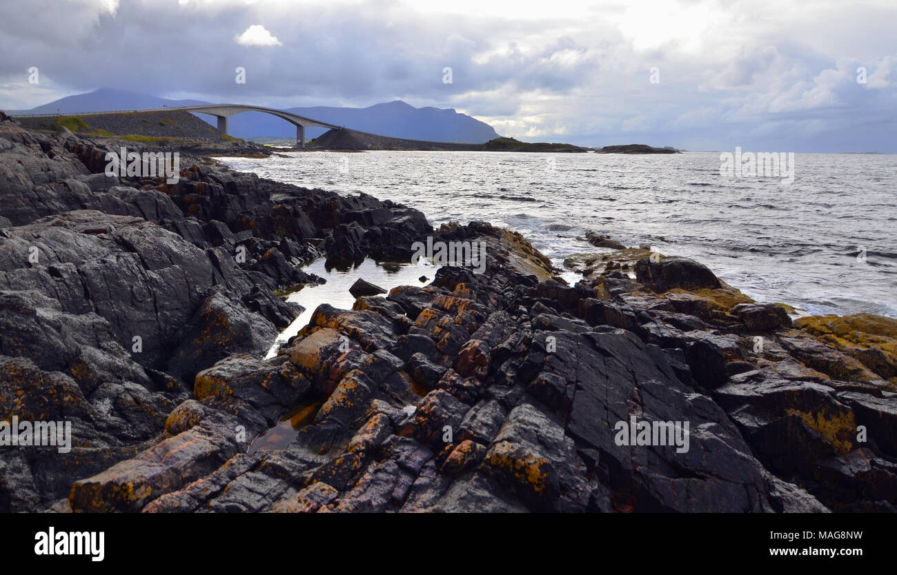 Atlanterhavsveien, schönen norwegischen Brücke, die Inseln entlang des Atlantischen Ozeans Straße Stockfoto