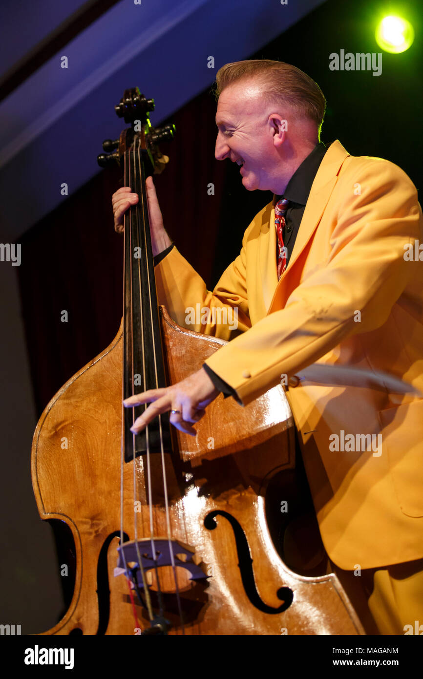 Crewe, Cheshire, UK. Der 1. April 2018. Der Jive Aces live auf der Nantwich Civic Hall während der 22 Nantwich Jazz, Blues und Musik Festival. Foto: Simon Newbury/Alamy leben Nachrichten Stockfoto