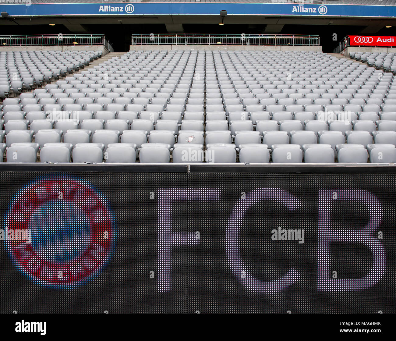 31. März 2018: Deutschland, München, Allianz Arena: Fußball 1. Bundesliga: FC  Bayern München gegen Borussia Dortmund: Übersicht über die Leere Allianz  Arena in München. Im Sommer 2018 die alten grauen Sitze werden