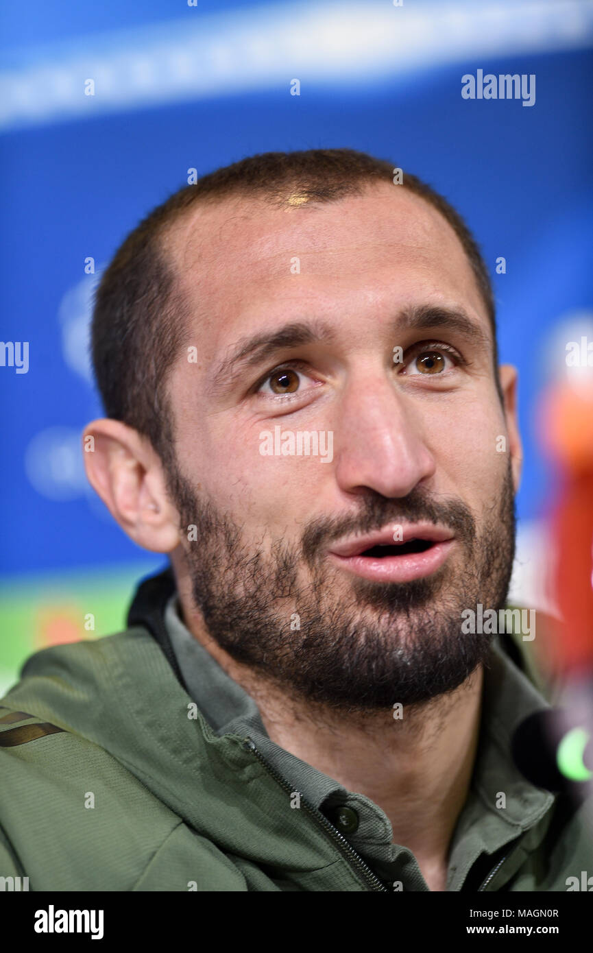 Turin, Italien, 2. April 2018. Giorgio Chiellini (Juventus FC), während der Pressekonferenz Champions League Viertelfinale Hinspiele Fußballspiel zwischen Juventus Turin und Real Madrid CF bei der Allianz Stadion am 02 April, 2018 in Turin, Italien. Credit: Antonio Polia/Alamy leben Nachrichten Stockfoto