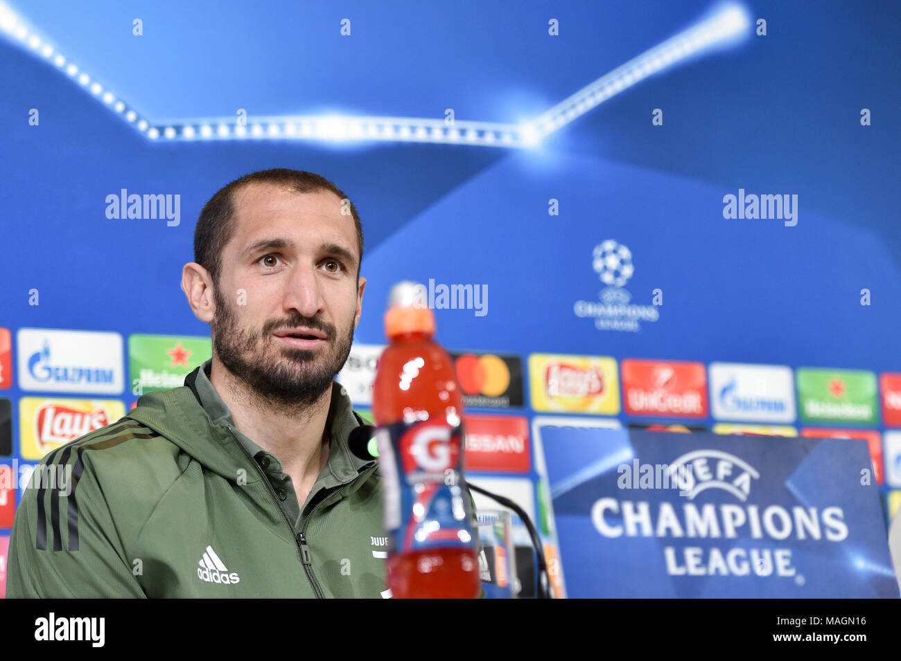 Turin, Italien, 2. April 2018. Giorgio Chiellini (Juventus FC), während der Pressekonferenz Champions League Viertelfinale Hinspiele Fußballspiel zwischen Juventus Turin und Real Madrid CF bei der Allianz Stadion am 02 April, 2018 in Turin, Italien. Credit: Antonio Polia/Alamy leben Nachrichten Stockfoto