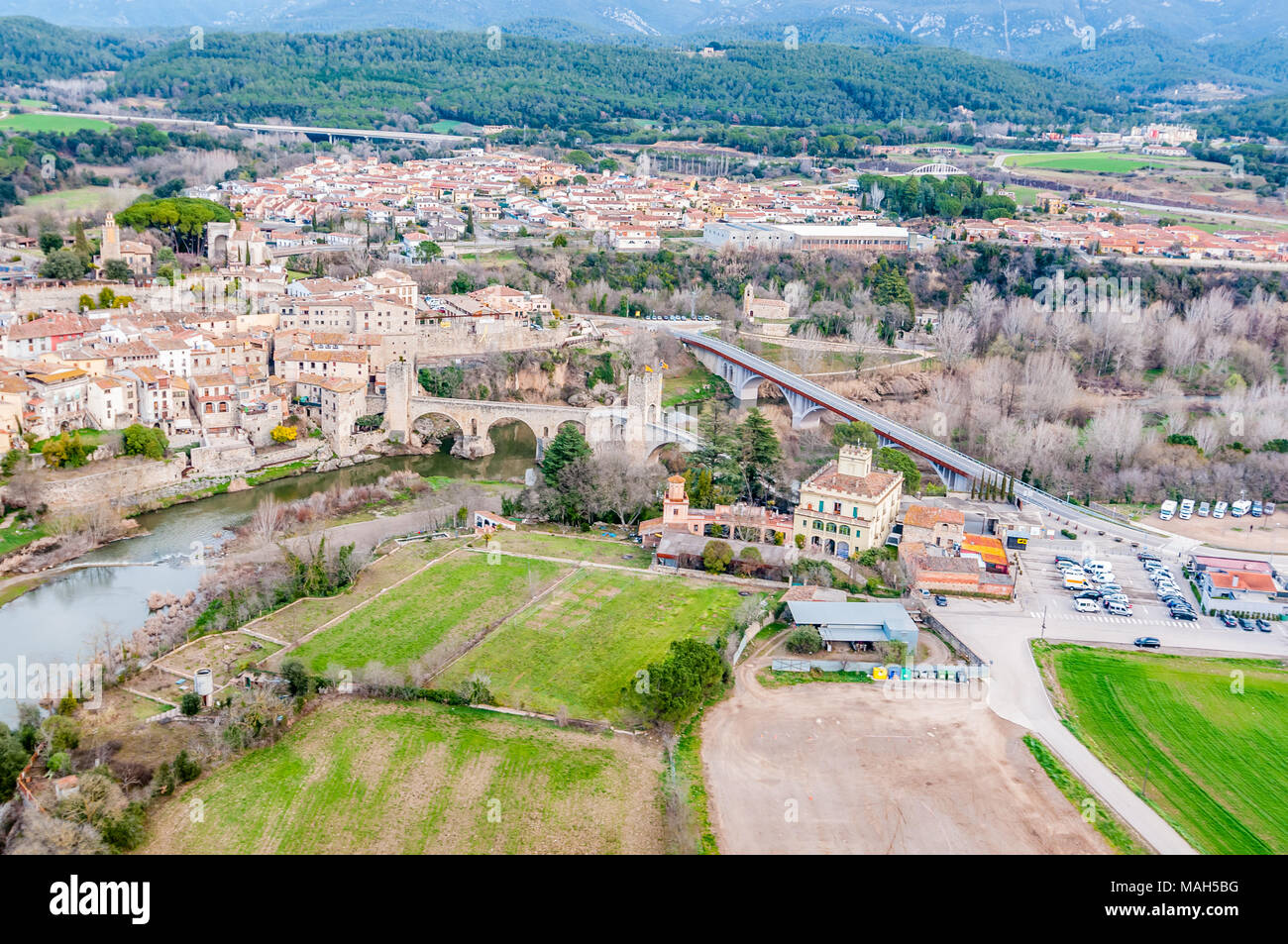 Luftaufnahme der Stadt Besalu, Straßen, Straßen, Besalu, Katalonien, Spanien Stockfoto