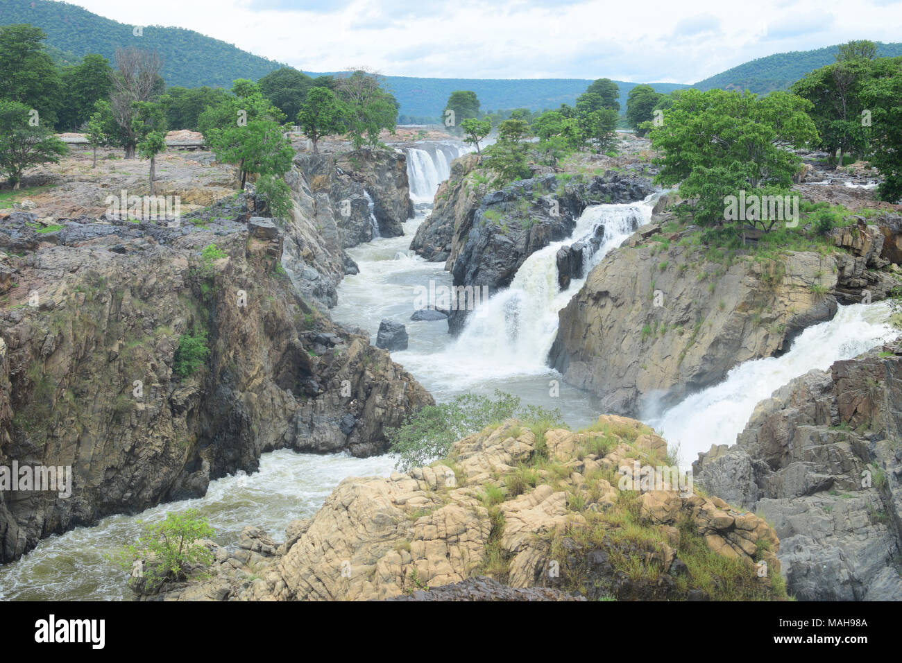 Hogenakkal fällt szenische Ansicht Wasserfall von kaveri Fluss Tamil Nadu, Indien Stockfoto