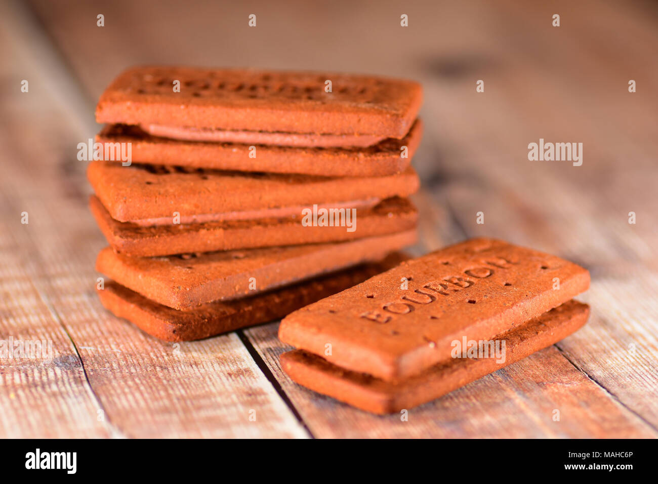 Bourbon Kekse gestapelt Stockfoto