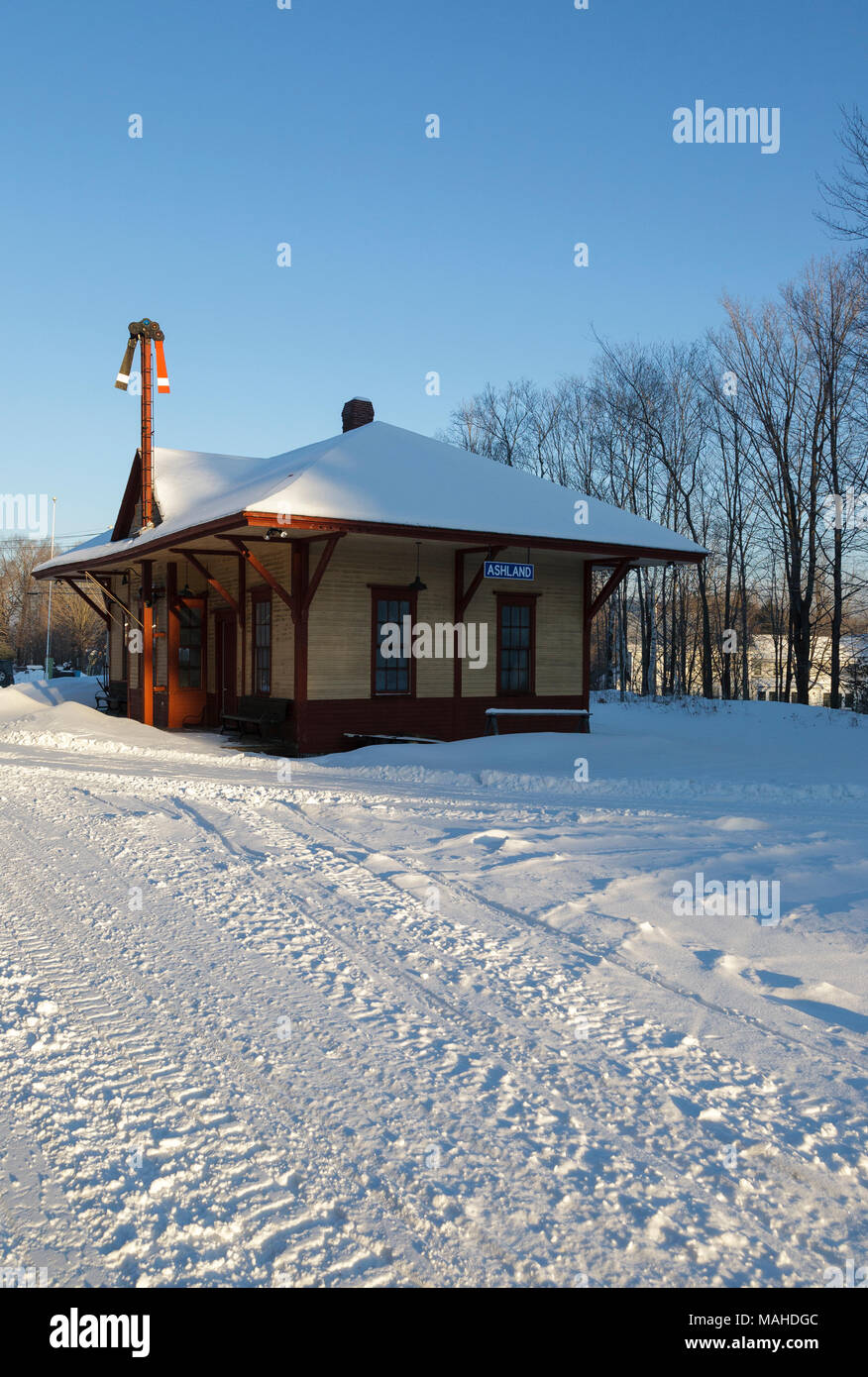 Ashland Railroad Station entlang der alten Boston und Maine Railroad in Ashland, New Hampshire USA während der Wintermonate. Stockfoto