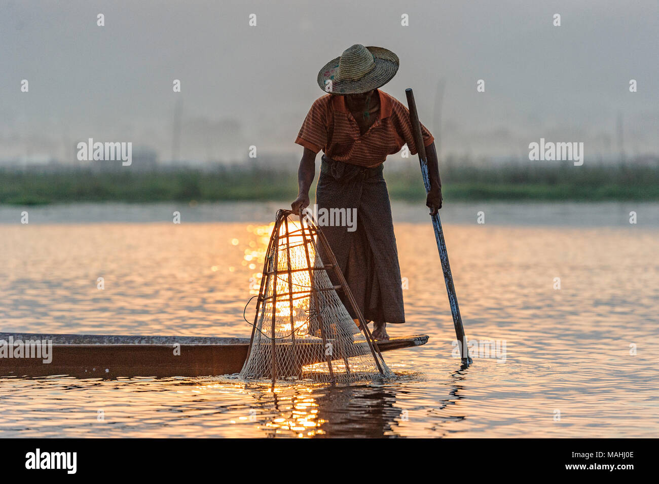 Traditionelle Fischer auf dem Inle See, Myanmar (Birma) Stockfoto