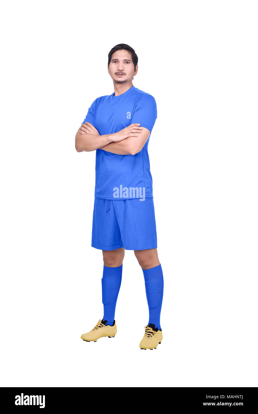 Jungen asiatischen Fußball-Spieler mit blauen Jersey ständigen posiert auf weißem Hintergrund Stockfoto