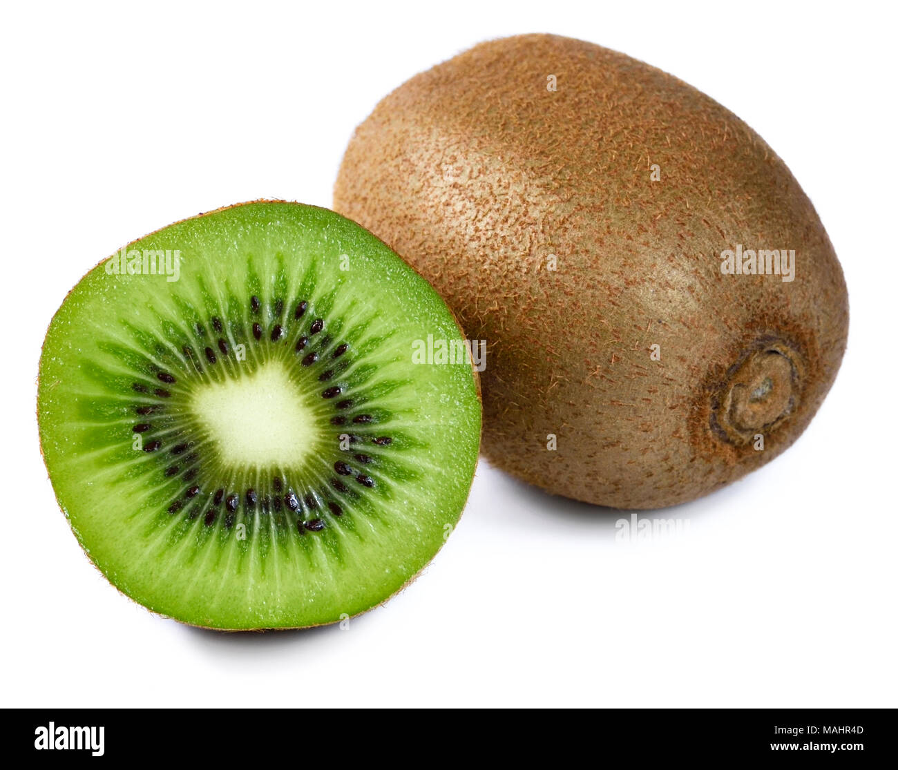 Kiwis und mit ganzen Kiwi und Kiwi Schicht oder halbe Frucht. Auf weissem Hintergrund. Lecker und saftig Kiwis. Stockfoto