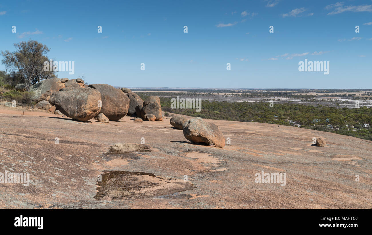 Auf der Oberseite des spektakulären Wave Rock, berühmte Ort im Outback von Western Australia Stockfoto