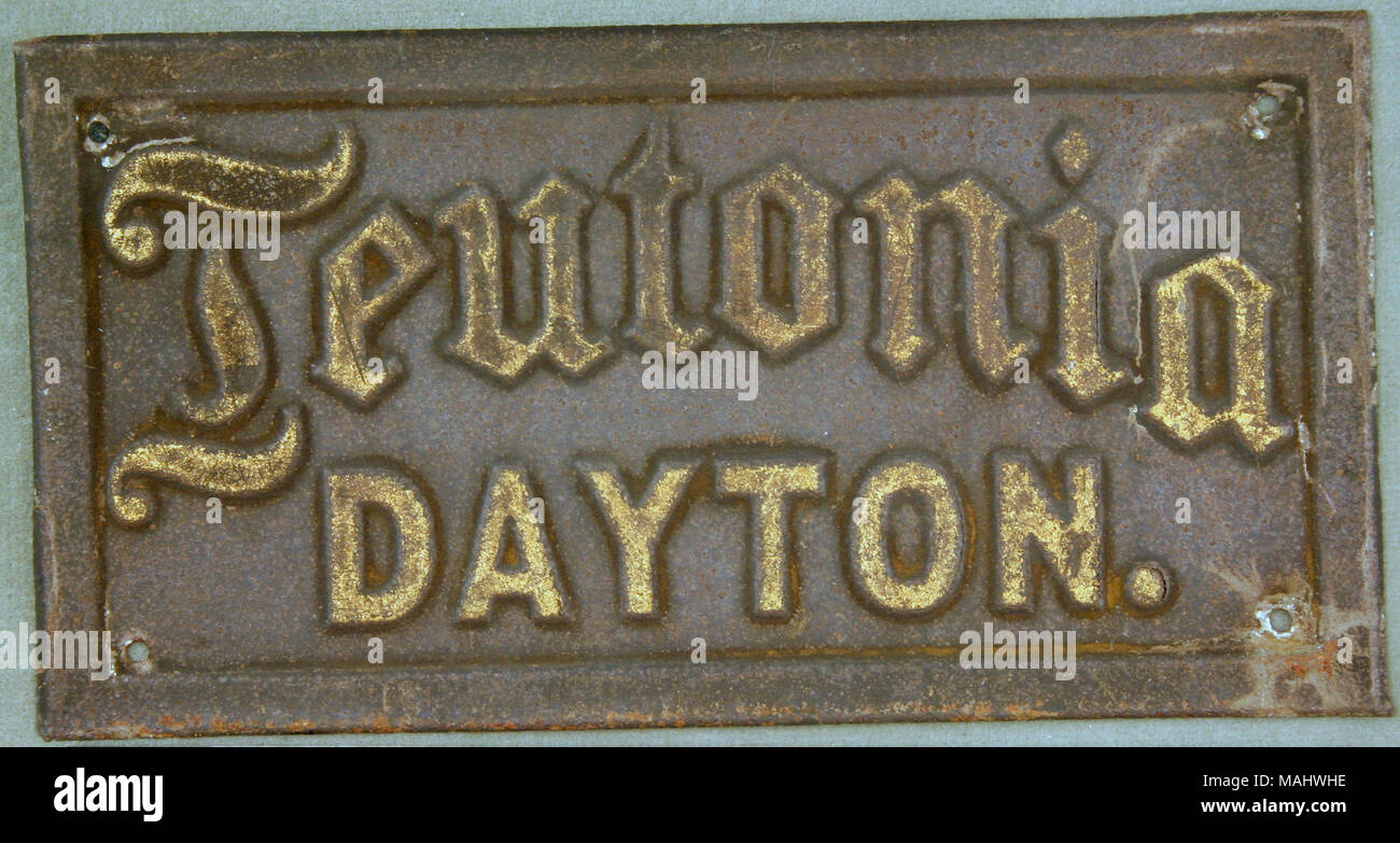 Gedrückt schwere Zinn firemark für Teutonia Versicherung in Dayton, Ohio, Firma Name in Großbuchstaben über die gesamte Oberfläche Titel: Brand Marke Teutonia Versicherung in Dayton, Ohio. um 1870. Stockfoto