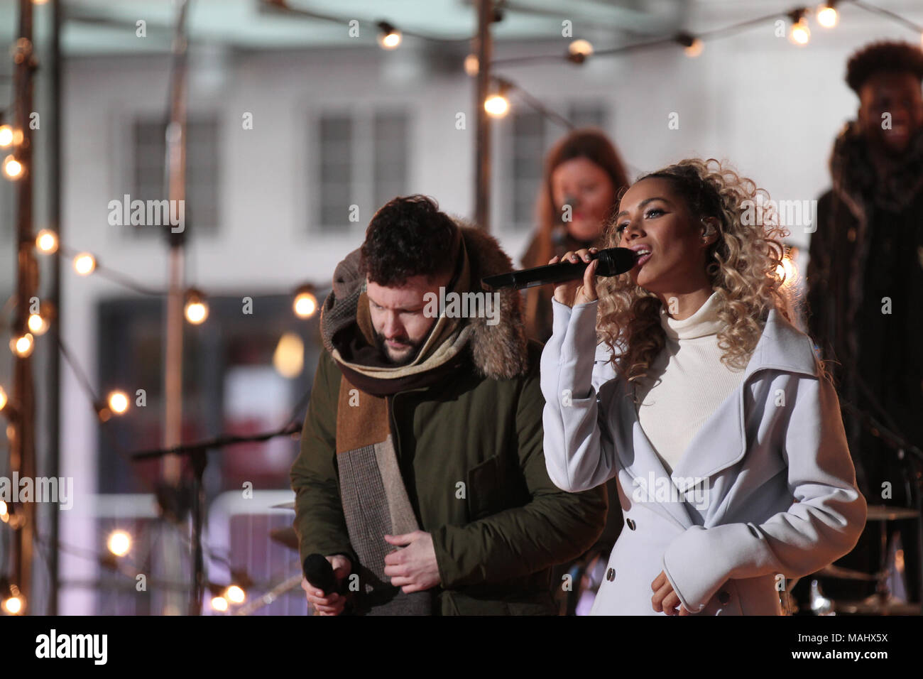 London, UK, 14. Februar 2018: Calum Scott und Leona Lewis gesehen Proben für die BBC eine Sendung bei der BBC Studios in London. Stockfoto