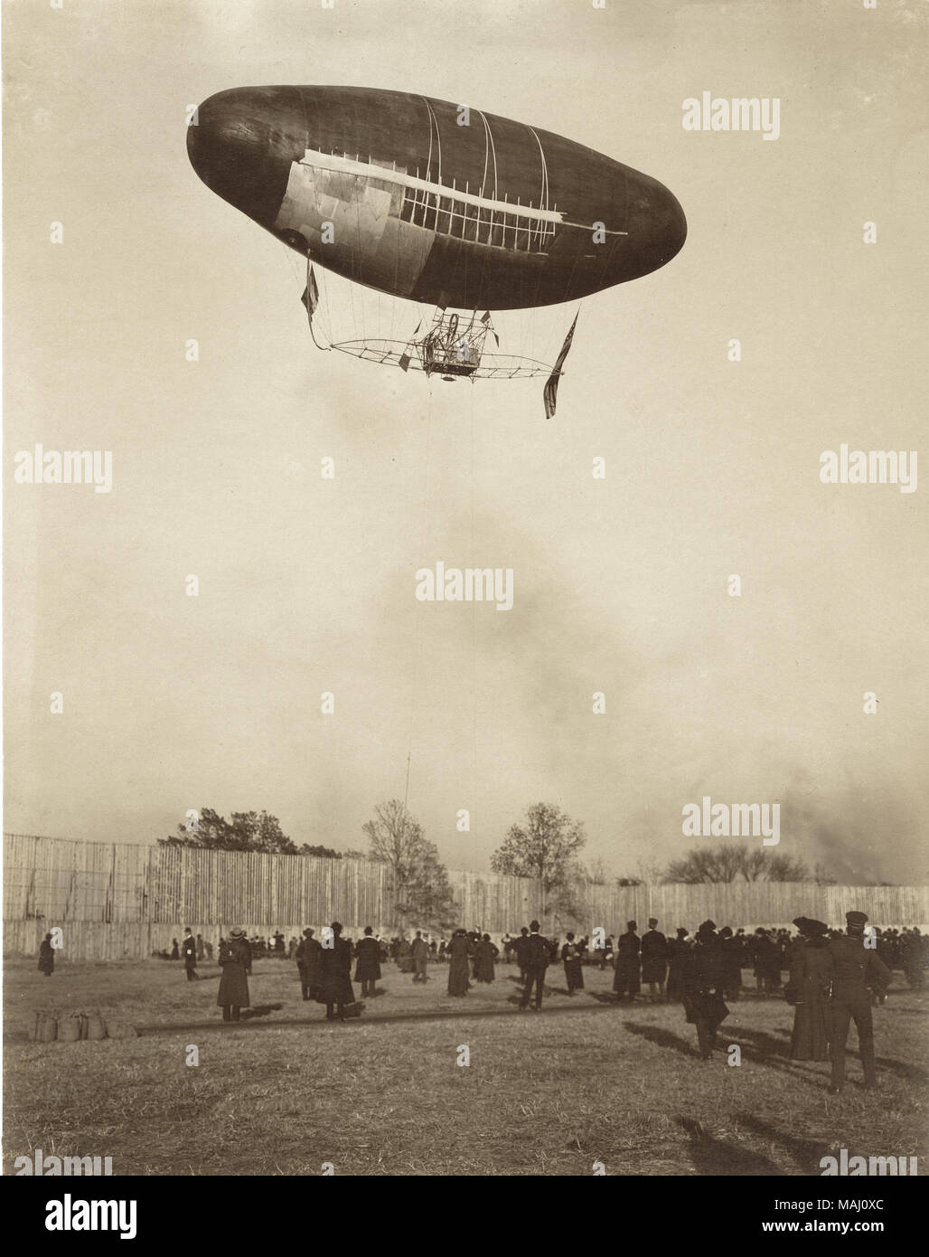 001594 Regal 0136 / 906 WF 36 LPE -201,13 (Ordner "Bar Bell'). 1904. Jessie Tarbox Beals (zugeschrieben) Stockfoto