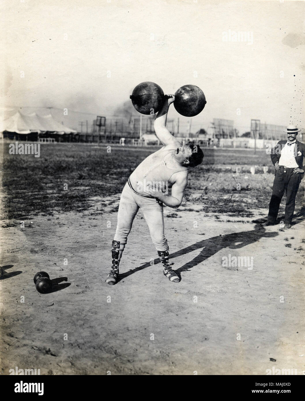 001594 Regal 0136 / 906 WF 36 LPE -201,13 (Ordner "Bar Bell'). 1904. Jessie Tarbox Beals Stockfoto