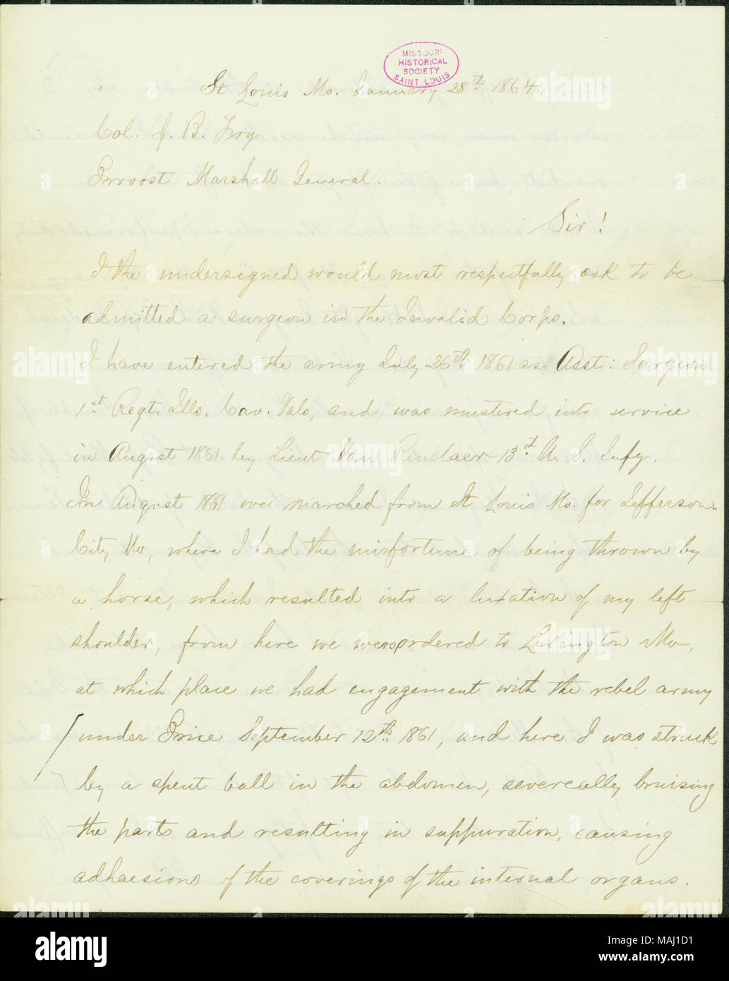 Beschreibt Verletzungen während der Schlacht von Lexington von erhalten und vom Pferd geworfen wird. Teil der Bluthardt die Anwendung als Chirurg in der ungültigen Corps aufgenommen zu werden. Transkription: St Louis Mo 28. Januar 1864. Kol. J.B. Fry [James B. Fry] Provost Marshall General Sir! Der Unterzeichnete würden die meisten respektvoll bitten, ein Chirurg in der ungültigen Corps aufgenommen zu werden. Ich habe die Armee 26. Juli 1861 als Asst: Chirurg 1. regt eingegeben. Abb. Cav. Vols, und ordnete im August 1861 haben wir von der St. Louis MO. marschierten für Jefferson City Mo, wo Ich hatte das Pech geworfen wird durch Stockfoto
