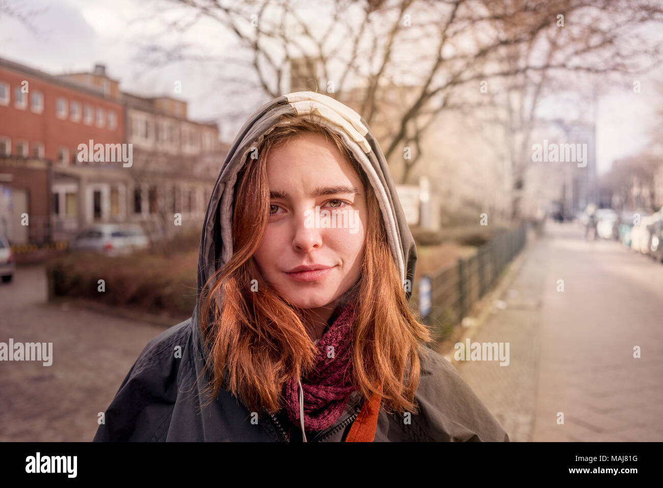 Porträt einer jungen Frau outddos in Berlin Stockfoto