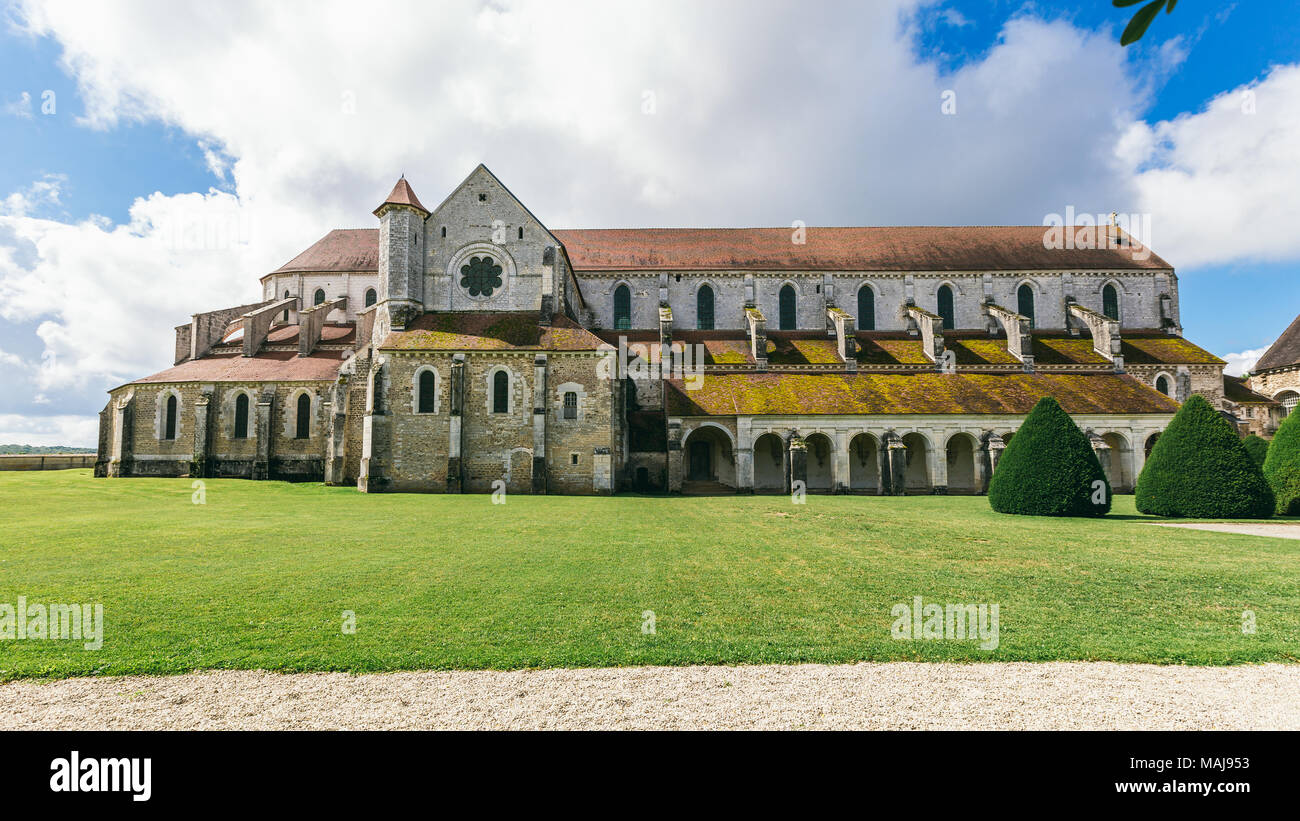 Abtei in Frankreich Pontigny, die ehemalige Zisterzienserabtei in Frankreich, einer der fünf ältesten und bedeutendsten Klöster des Ordens Stockfoto