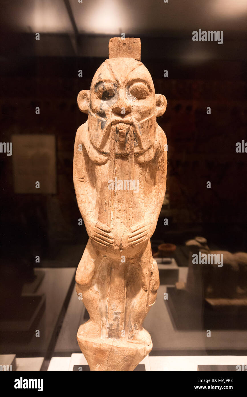 Aus Holz geschnitzte Statue des antiken ägyptischen lion Gott' Bez', Neues Reich, Dynastien 19-20, 1290-1070 v. Chr., Houston Museum of Natural Science, Texas, USA Stockfoto