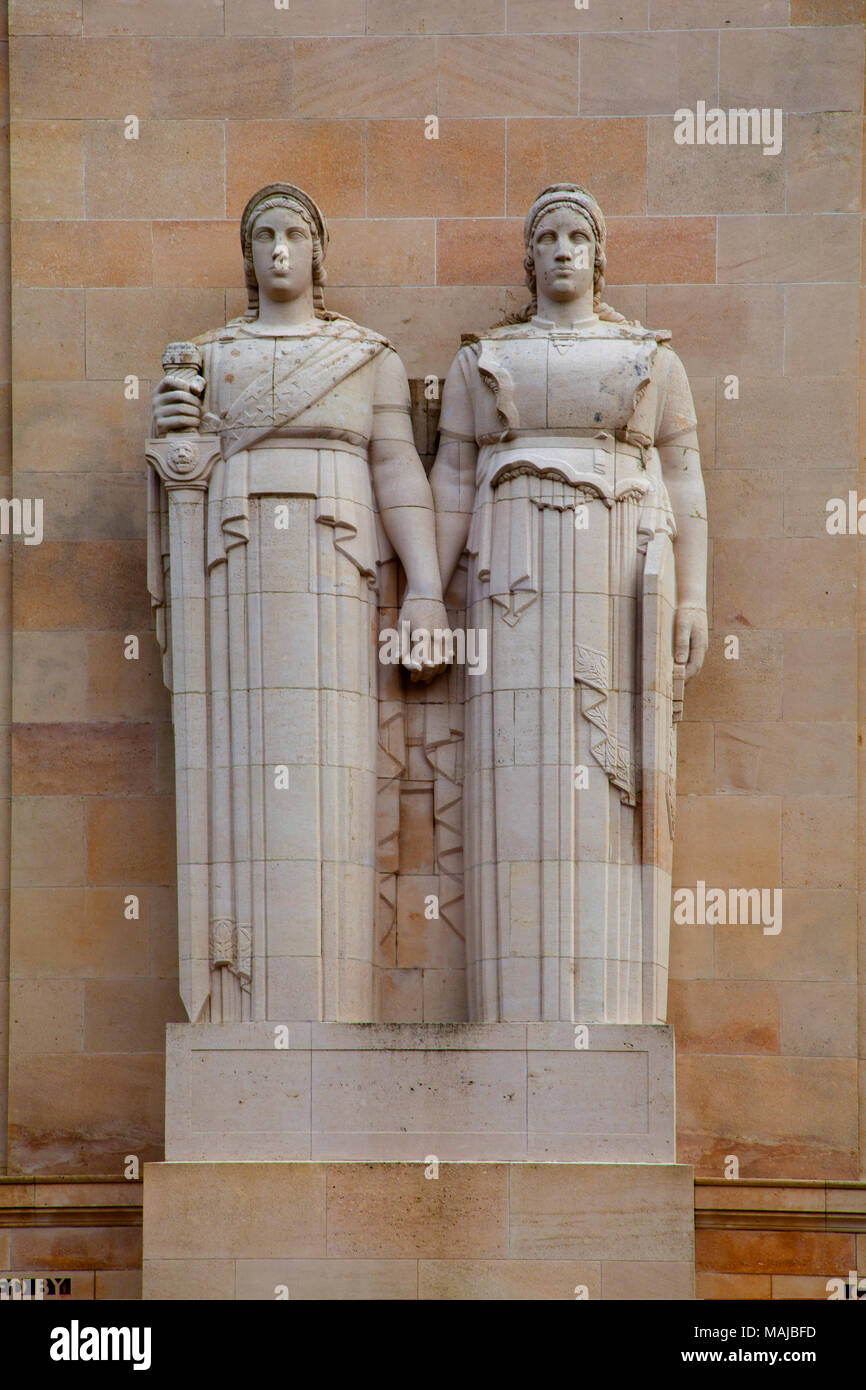 Der Château-Thierry amerikanische Denkmal - Detail zeigt die geschnitzte Figuren, die für die Vereinigten Staaten und Frankreich Stockfoto