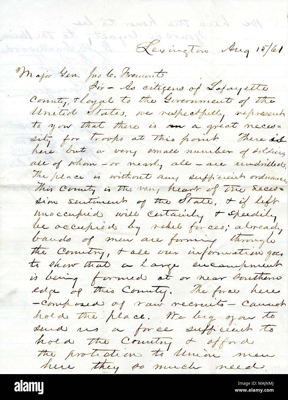 Fordert, dass er die Zahl der Truppen in diesem Bereich erhöhen. Transkription: Lexington 15.August/61 Große Gen Jno C. Fremont [John C. Fremont] Sir? Als Bürger von Lafayette County, und der Regierung der Vereinigten Staaten treu, wir respektvoll vertreten zu können, dass es eine große Notwendigkeit für Truppen an diesem Punkt. Es gibt hier aber eine sehr kleine Zahl von Soldaten, die alle von wem? Oder fast alle? Sind ungebohrt. Der Frieden ist ohne ausreichende Rechtsverordnung. Dieses Land ist das Herz der Secession Stimmung des Staates. Und wenn Links nicht belegt wird sicher & schnell wieder besetzt werden. Stockfoto