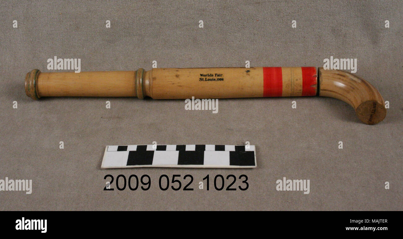 Holz- popgun Souvenir aus der World's Fair 1904 Personalisierte für Howard Holland fehlt der Korken popper Titel: Holz- Popgun aus der 1904 World's Fair Personalisierte für Howard Holland. 1904. Stockfoto