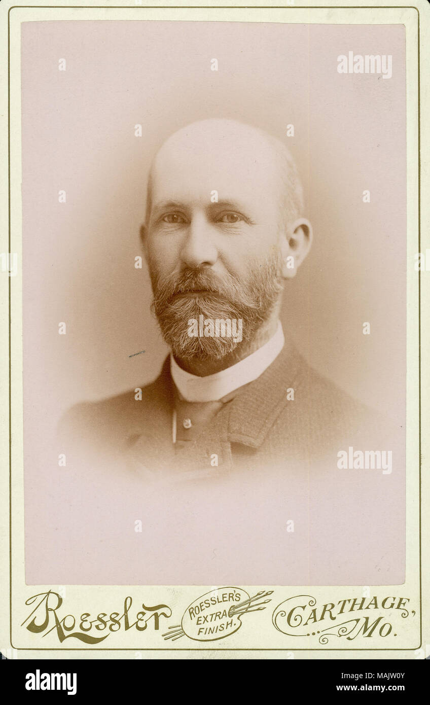 Büste Portrait von Joseph L. Moore in Anzug und Krawatte, und leicht nach links gedreht. 'Roessler' und 'Karthago, MO.' (Abbildung unten). Titel: Joseph L. Moore, Kapitän, C.S. Us-Freiwilligen, Brevet, Major. . Ca. 1880. Roessler, Carthage, Missouri Stockfoto