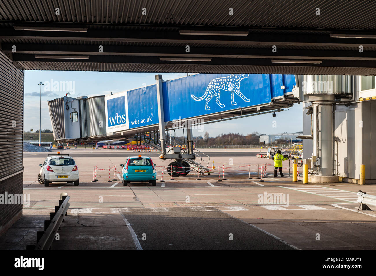 Passagier airbridge am Flughafen Birmingham, West Midlands, UK. Stockfoto