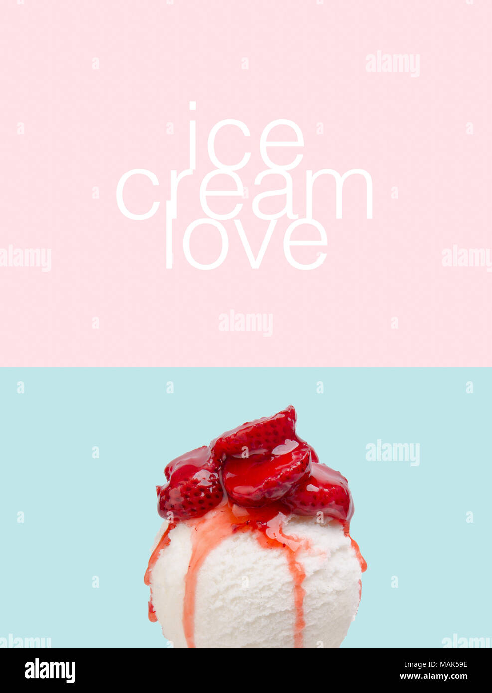 Eis mit Erdbeeren Belag auf Hintergrund Stockfoto