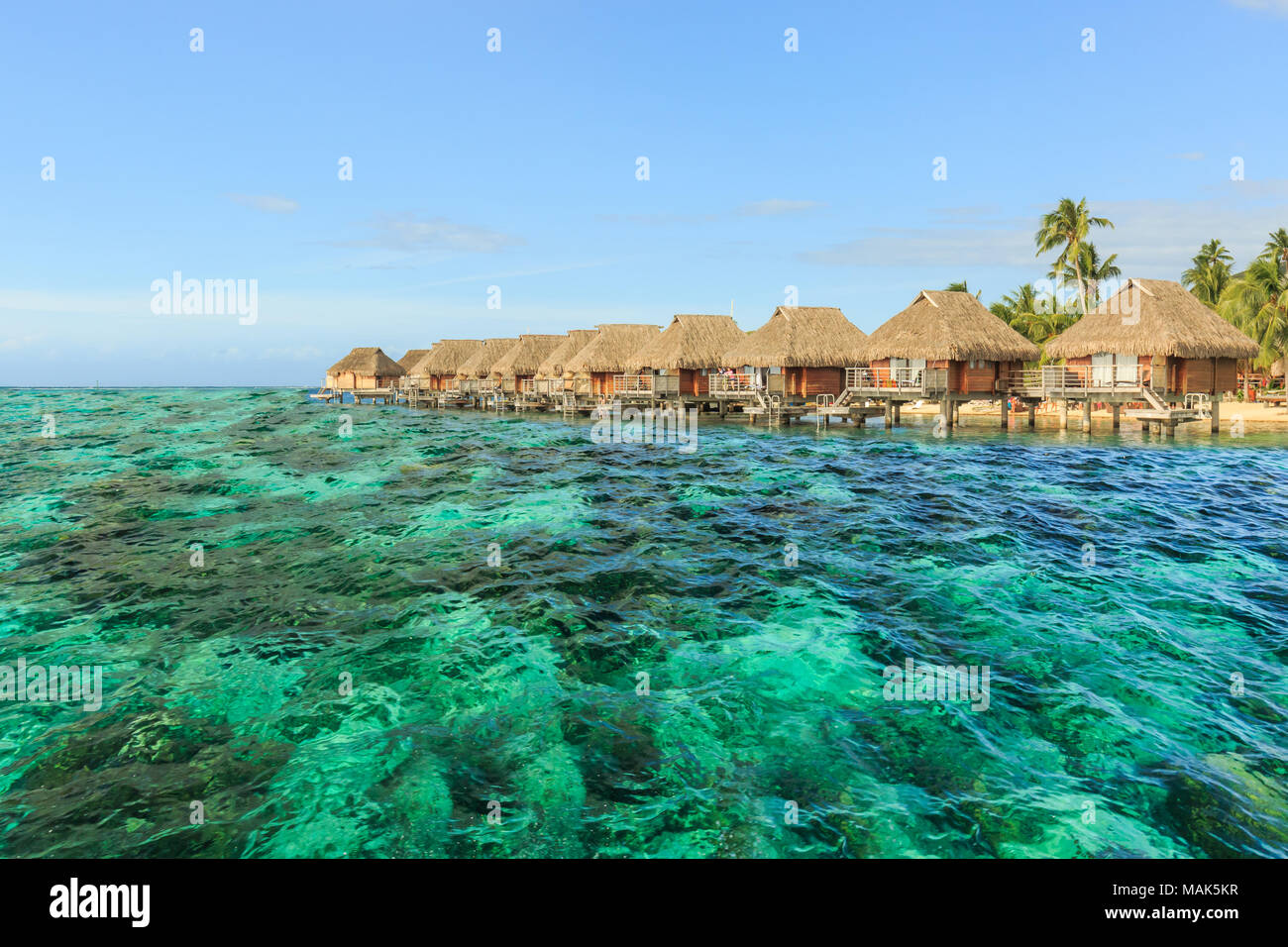 Das schöne Meer und das Resort in Moorae Insel Tahiti Papeete, Französisch-Polynesien. Stockfoto