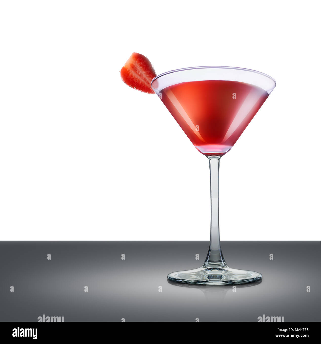 Cosmopolitan in Martini Glas isoliert auf weißem Stockfoto