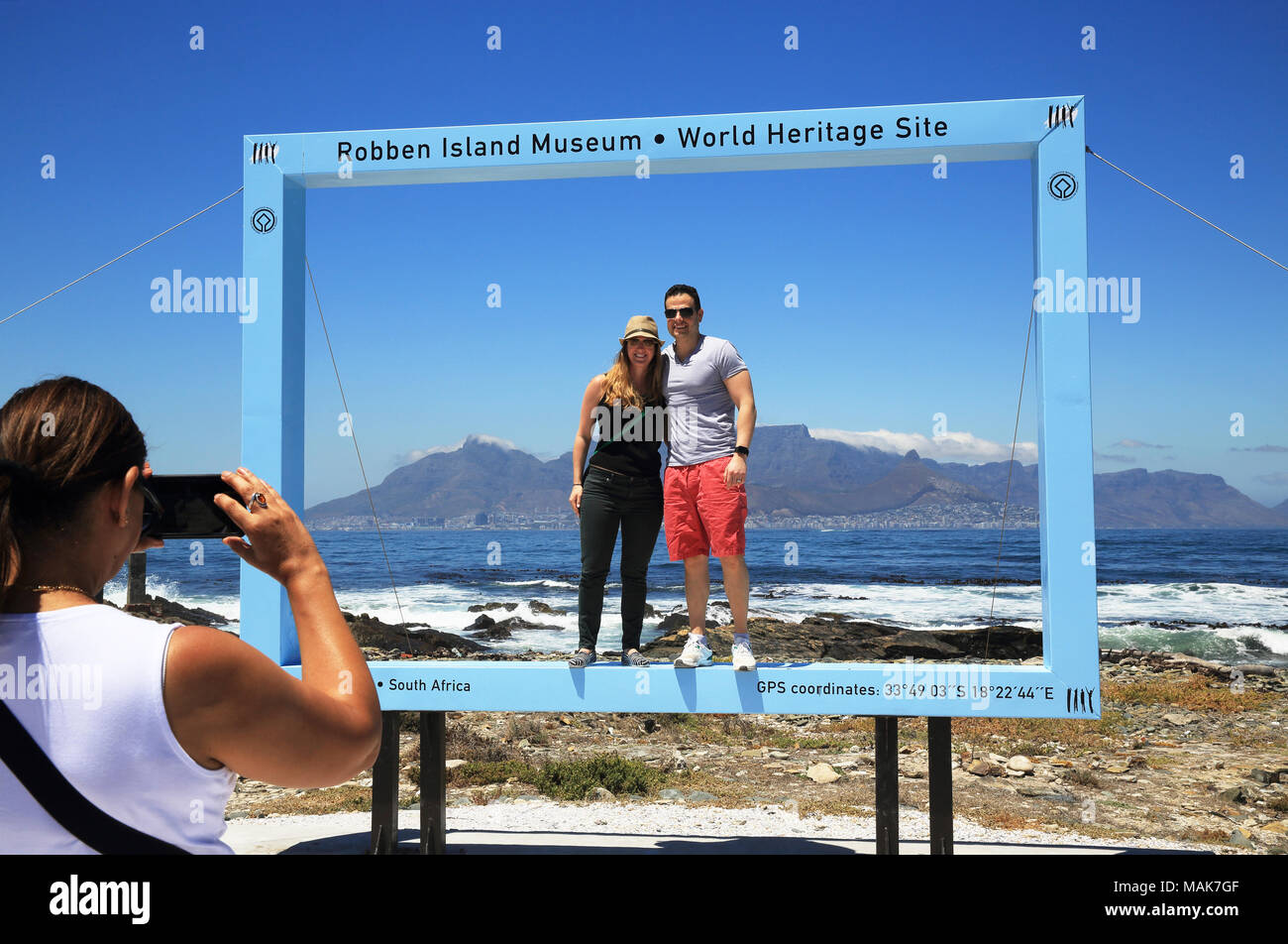 Touristen fotografieren auf Robben Island, Cape Town, der zum UNESCO-Weltkulturerbe und berüchtigt für seine berühmtesten Gefangenen Nelson Mandela. Stockfoto