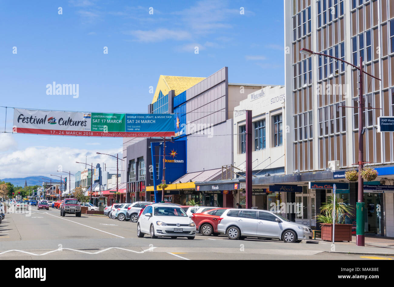 Neuseeland Palmerston North Zentrum Auto und Verkehr am Broadway Avenue Neuseeland North Island geparkt Stockfoto