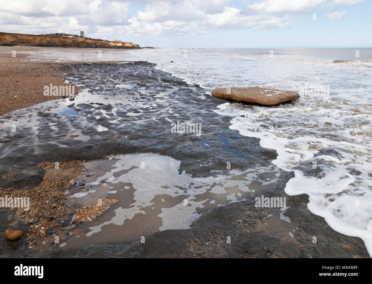 Küstenerosion am Happisburgh Beach in Norfolk England UK Stockfoto