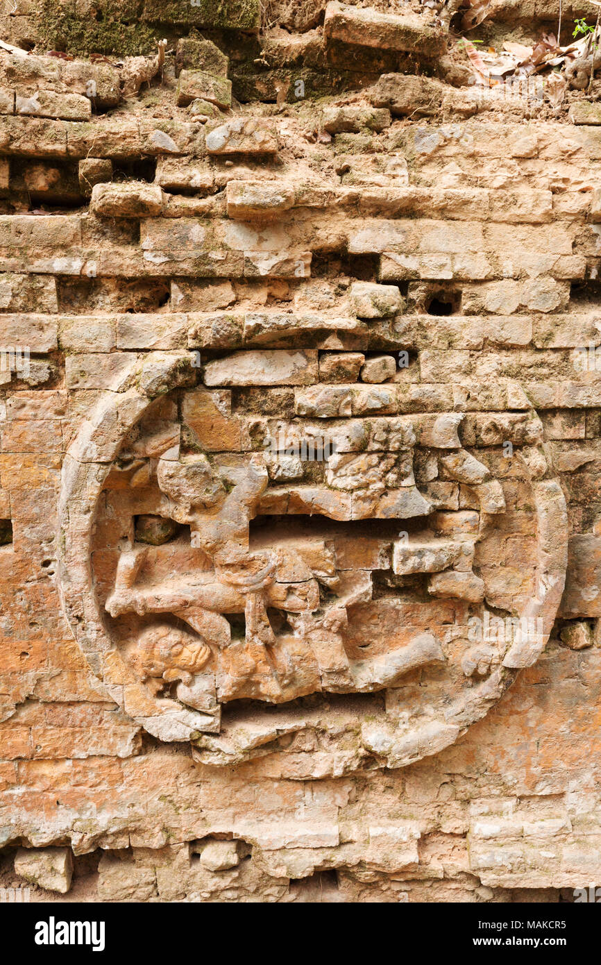 Alte hinduistische religiöse Schnitzereien, 9. Jahrhundert, Sambor Prei Kuk UNESCO Weltkulturerbe, Kambodscha, Asien Stockfoto