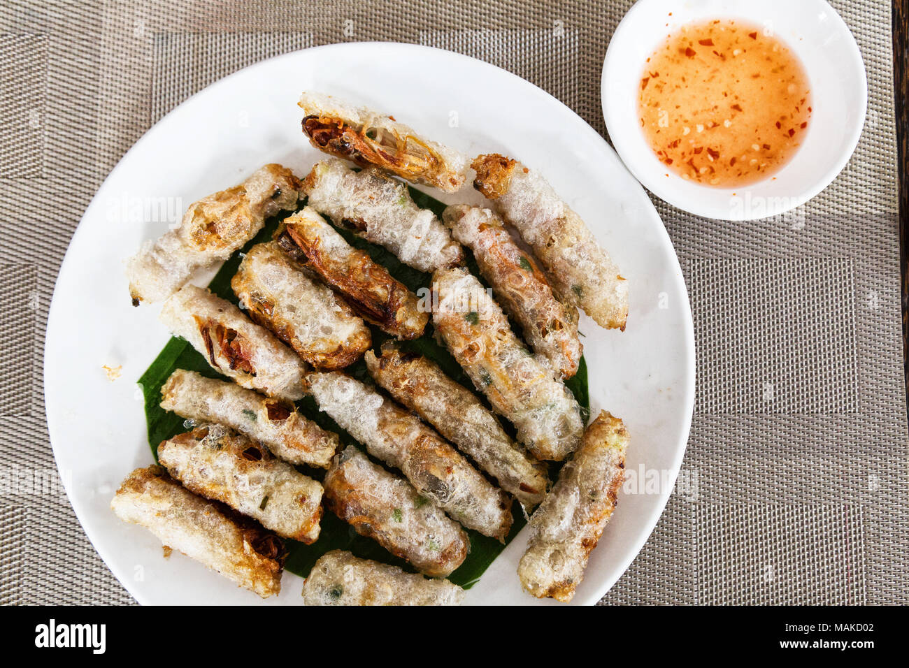 Kambodscha Essen - Frühlingsrollen und Sweet Chili Sauce; Kambodscha Asien (siehe auch Bild MAKCYX für einen "reinen" Bild) Stockfoto