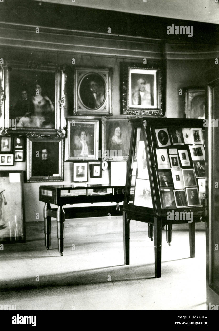 Titel: Porträts auf Anzeige an Missouri Historical Society. 1600 Heuschrecke. ca. 1911. Stockfoto