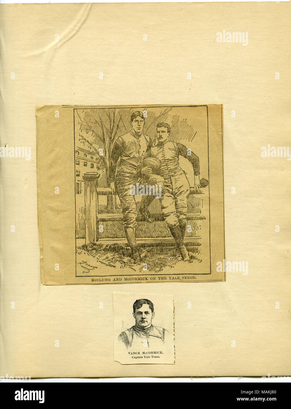 Horizontale, sepia Gästebuch Seite mit zwei Holz Gravuren. Das Bild oben verfügt über zwei Männer sitzen oder stützte sich auf einen Zaun mit einem Fußball. Die unteren Bilder ist ein Kopf und Schultern Blick auf einen Mann, der den Betrachter. Titel: "cClung und McCormick an der Yale Zaun.' und 'Vance McCormick, Kapitän Yale Team." circa 1893. Stockfoto