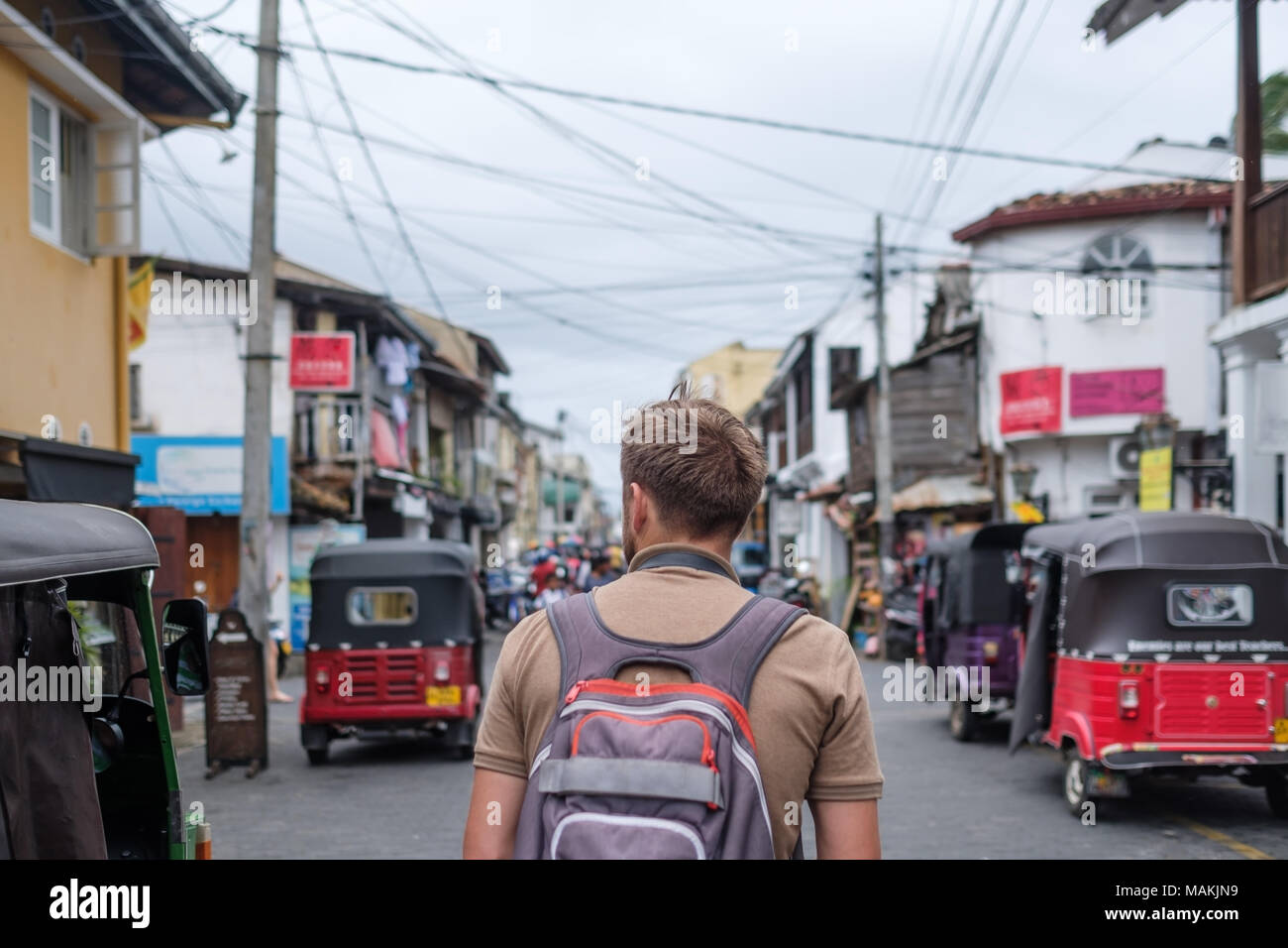 Mann reisen Wandern mit Rucksack an der kleinen Stadt Galle in Sri Lanka Stockfoto
