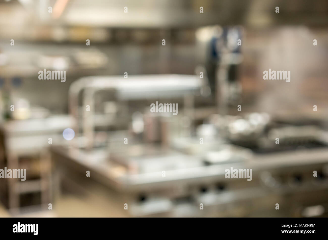 Defokussierten moderne Edelstahl Herdplatten in der gewerblichen Küche Stockfoto