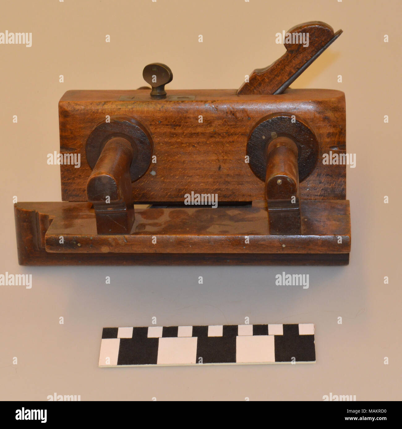 Pflug Flugzeug mit Schraube Arme und ein Messing Tiefenanschlag, von James H. Donaldson und John H. Hall in St. Louis, Missouri Titel: Pflug Ebene von J. Donaldson & J.H Halle. zwischen 1842 und 1854 gemacht. J. Donaldson und J.H. Hall Stockfoto
