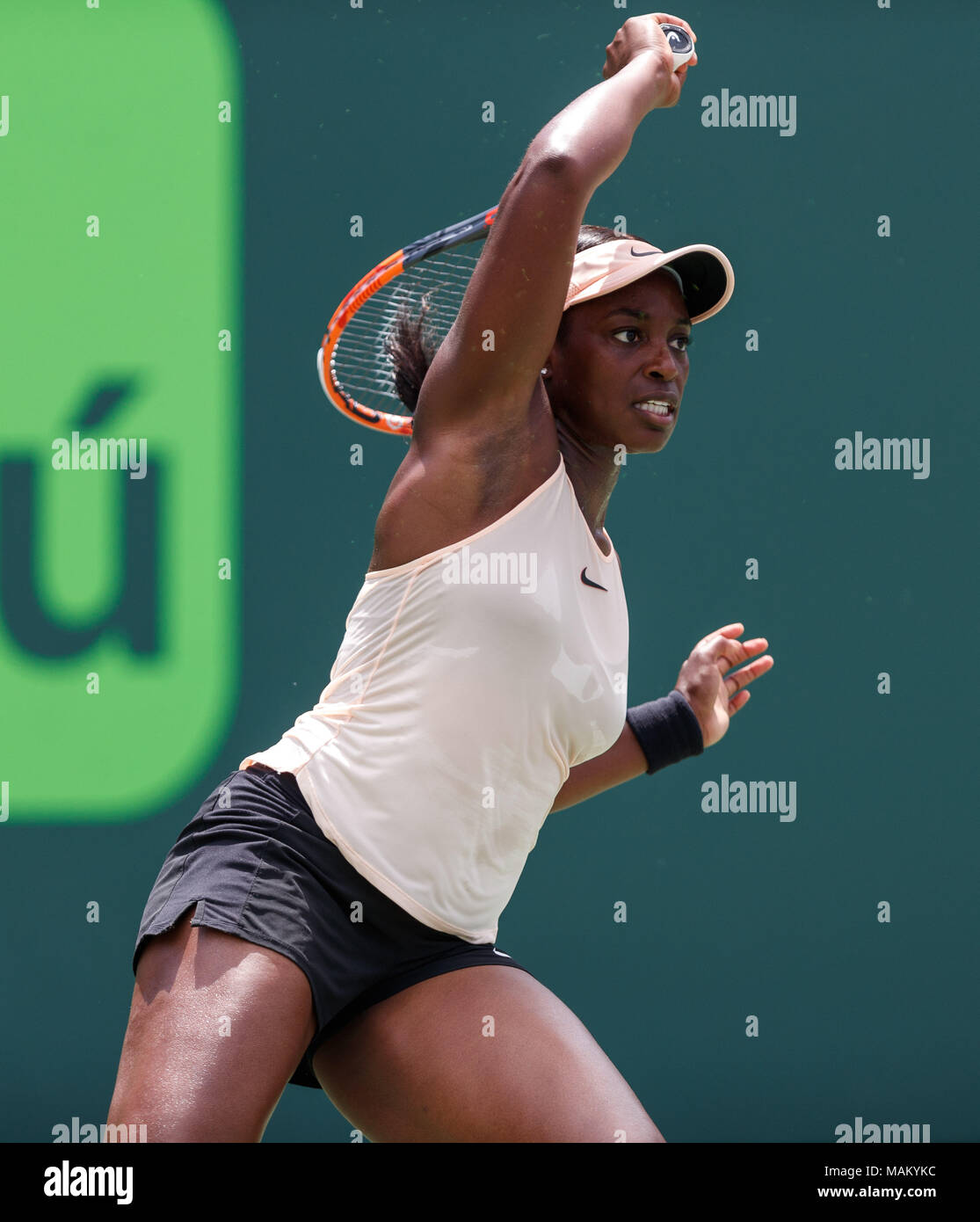 Key Biscayne, Florida, USA. 31 Mär, 2018. Sloane Stephens der vereinigten Staaten in Aktion gegen Jelena Ostapenko Lettlands Während der Meisterschaft finale bei den 2018 Miami öffnen, indem Itaú Professional Tennis Turnier präsentiert der Frauen, am Crandon Park Tennis Center in Key Biscayne, Florida, USA gespielt. Stephens gewann 7-6 (5), 6-1. Mario Houben/CSM/Alamy leben Nachrichten Stockfoto