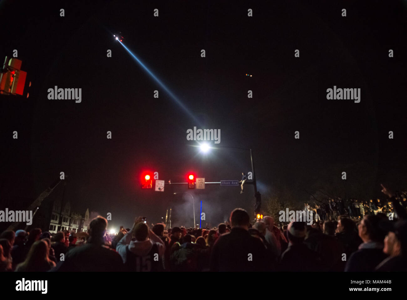 Villanova, Pennsylvania, USA. 2 Apr, 2018. Studenten und Fans feiern Villanova University Männer Basketball Team gewann die NCAA Meisterschaft im Radnor Township, Villanova, PA. Credit: Kelleher Fotografie/Alamy Leben Nachrichten. Stockfoto