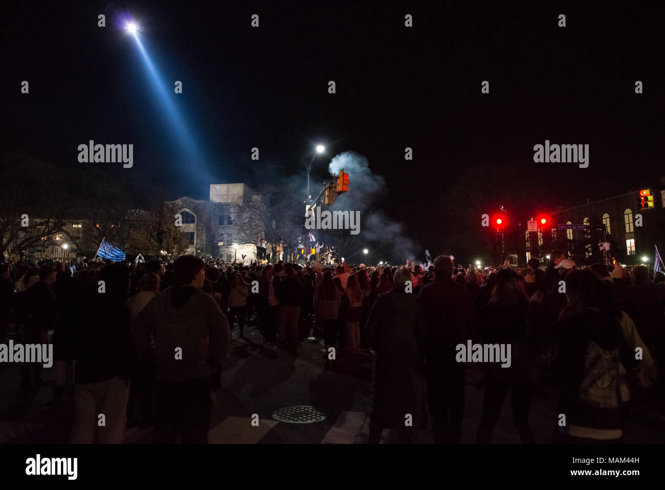 Villanova, Pennsylvania, USA. 2 Apr, 2018. Studenten und Fans feiern Villanova University Männer Basketball Team gewann die NCAA Meisterschaft im Radnor Township, Villanova, PA. Credit: Kelleher Fotografie/Alamy Leben Nachrichten. Stockfoto