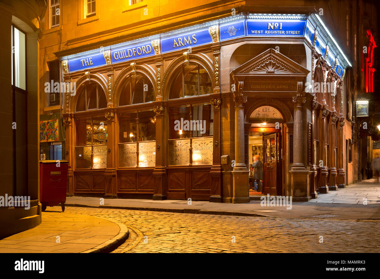 Der viktorianischen Ära Guildford Arms Pub auf West Registrieren Straße (b 1896), Edinburgh, Schottland, Großbritannien Stockfoto