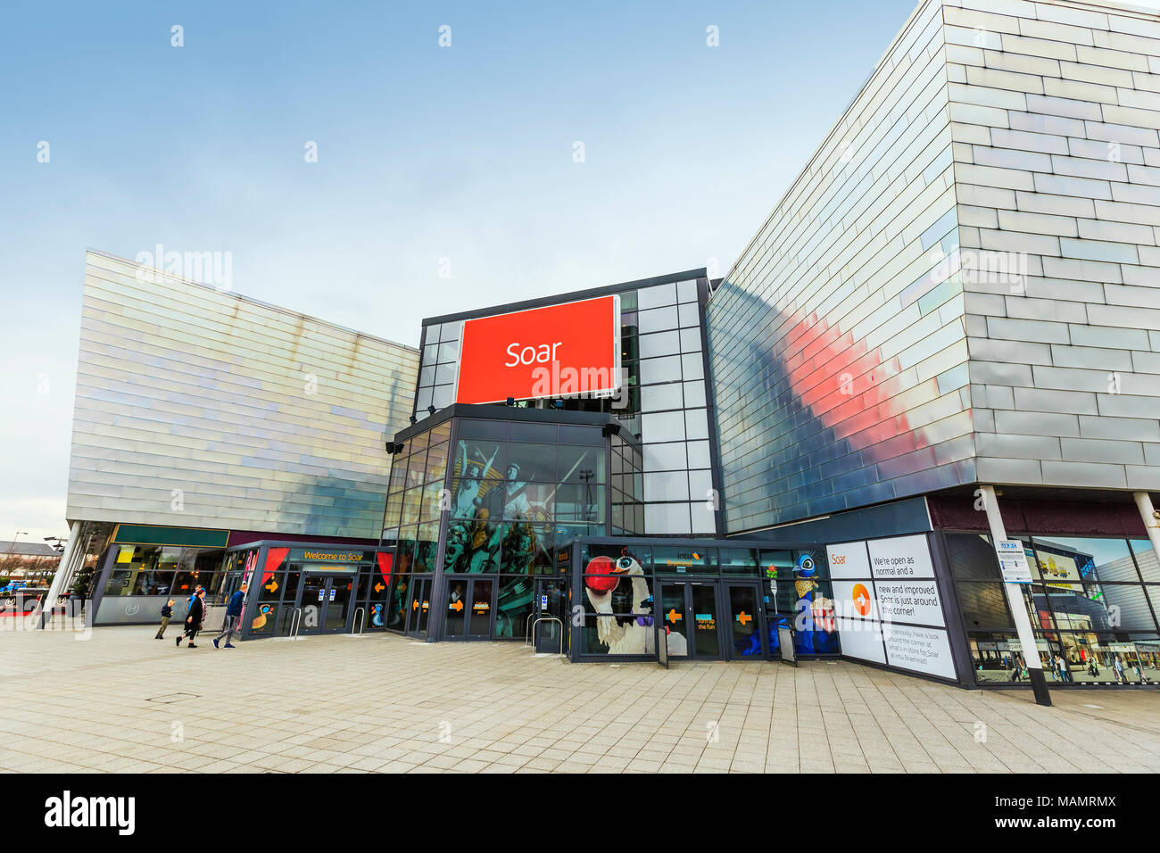 Vor dem Eingang zur INTU Escape Sport Center, wie Fliegen, Braehead Shopping Complex, Renfrew, Glasgow bekannt Stockfoto