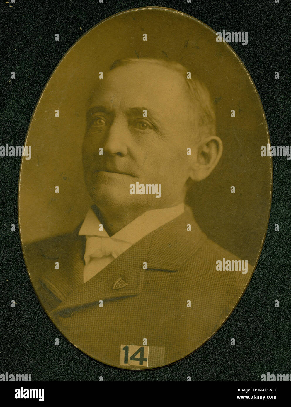 Formale büste Portrait von Karl Schulze in Anzug und nach links gedreht. Titel: Karl Schulze (Union Veteran). . Ca. 1900. F.W. Guerin Stockfoto