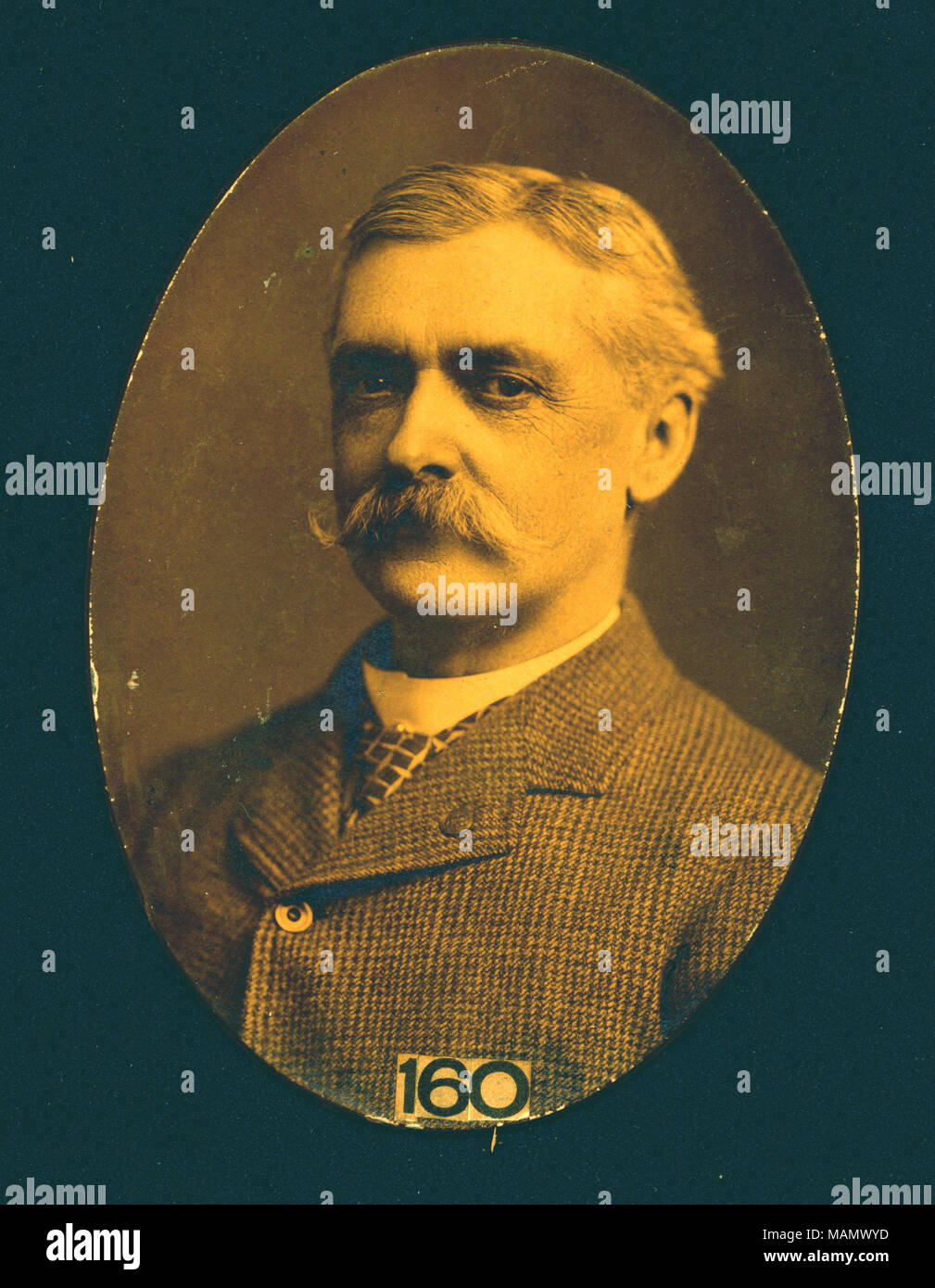 Formale büste Portrait von D.K. Myers trägt einen Tweedanzug und gemusterten Krawatte, und nach links gedreht. Titel: D.K. Myers (Union Veteran). . Ca. 1900. F.W. Guerin Stockfoto Formale büste Portrait von D.K. Myers trägt einen Tweedanzug und gemusterten Krawatte, und nach links gedreht. Titel: D.K. Myers (Union Veteran). . Ca. 1900. F.W. Guerin Stockfoto