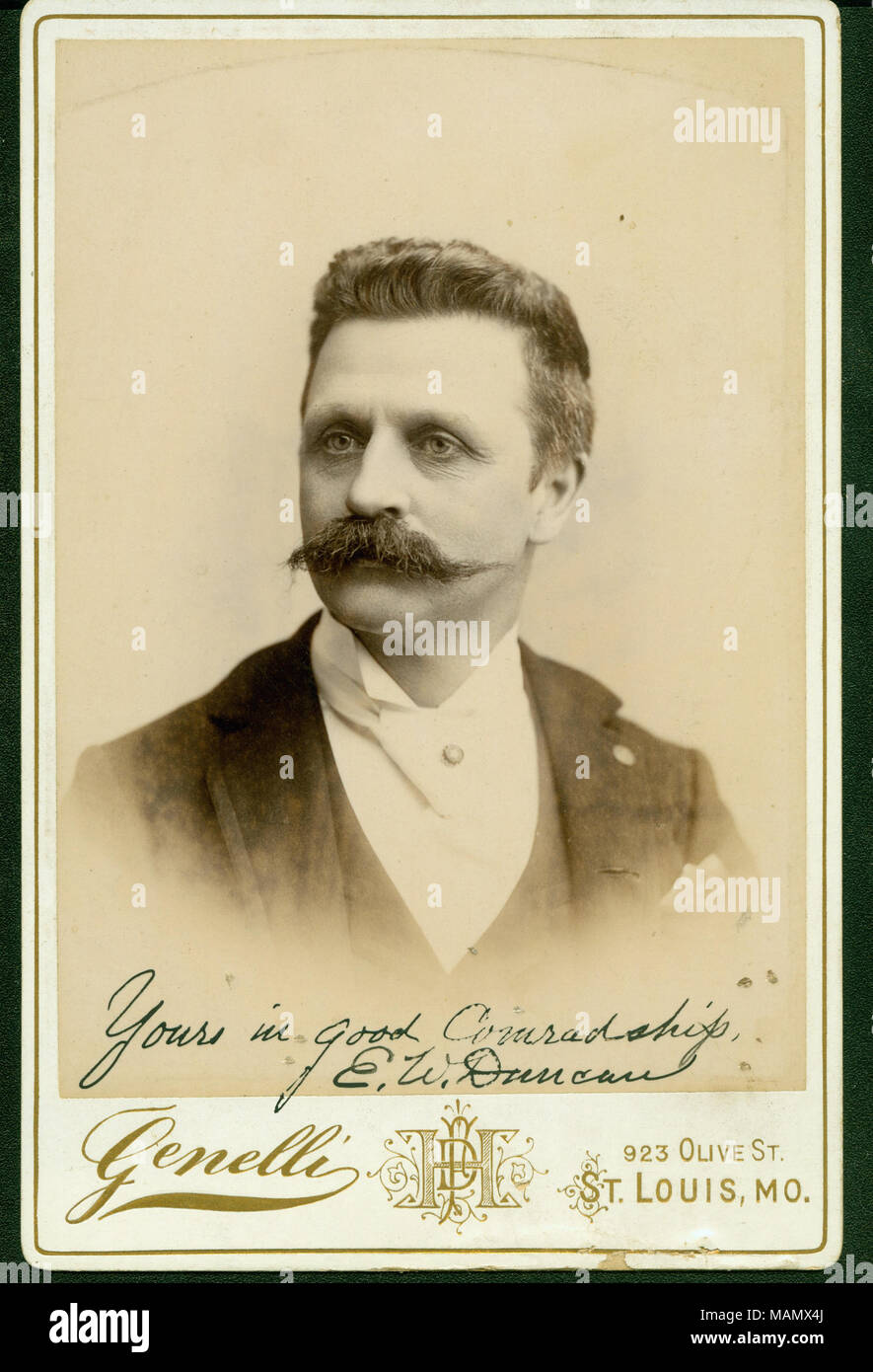 Formale büste Portrait von E. W. Duncan in Anzug und Weste, mit seinem Kopf nach links gedreht. "Ihr in guter Kameradschaft E.W. Duncan" (auf der Unterseite des Bildes geschrieben). "Genelli" und 923 OLIVE ST. ST. LOUIS, MO.' (Abbildung unten). Hinweis auf der Rückseite liest '10 Masse Infanterie, Firma H. 6. Armee Korps, Armee des Potomac. Sep 12th, 1861 bis Sep 12 1864." Titel: E. W. Duncan (Union Veteran). . Ca. 1892. Genelli, St. Louis Stockfoto