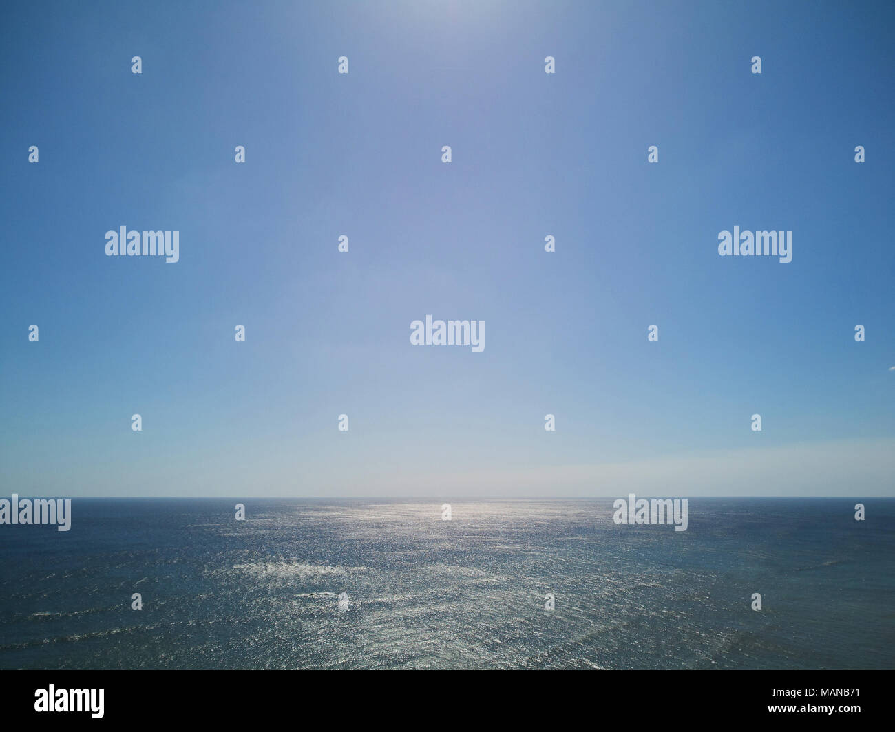 Ocean Marine an einem sonnigen Tag und an den klaren, blauen Himmel Stockfoto