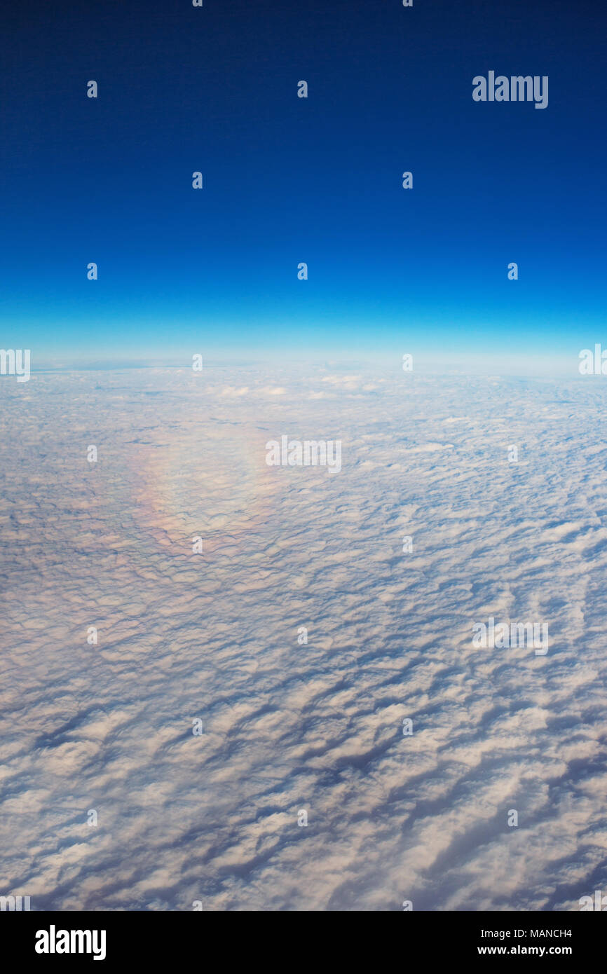 Rainbow von oben, Blick aus dem Flugzeug Stockfoto