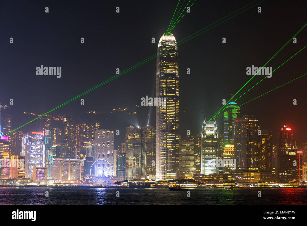 Hong Kong Light Show im Victoria Hafen. Stockfoto